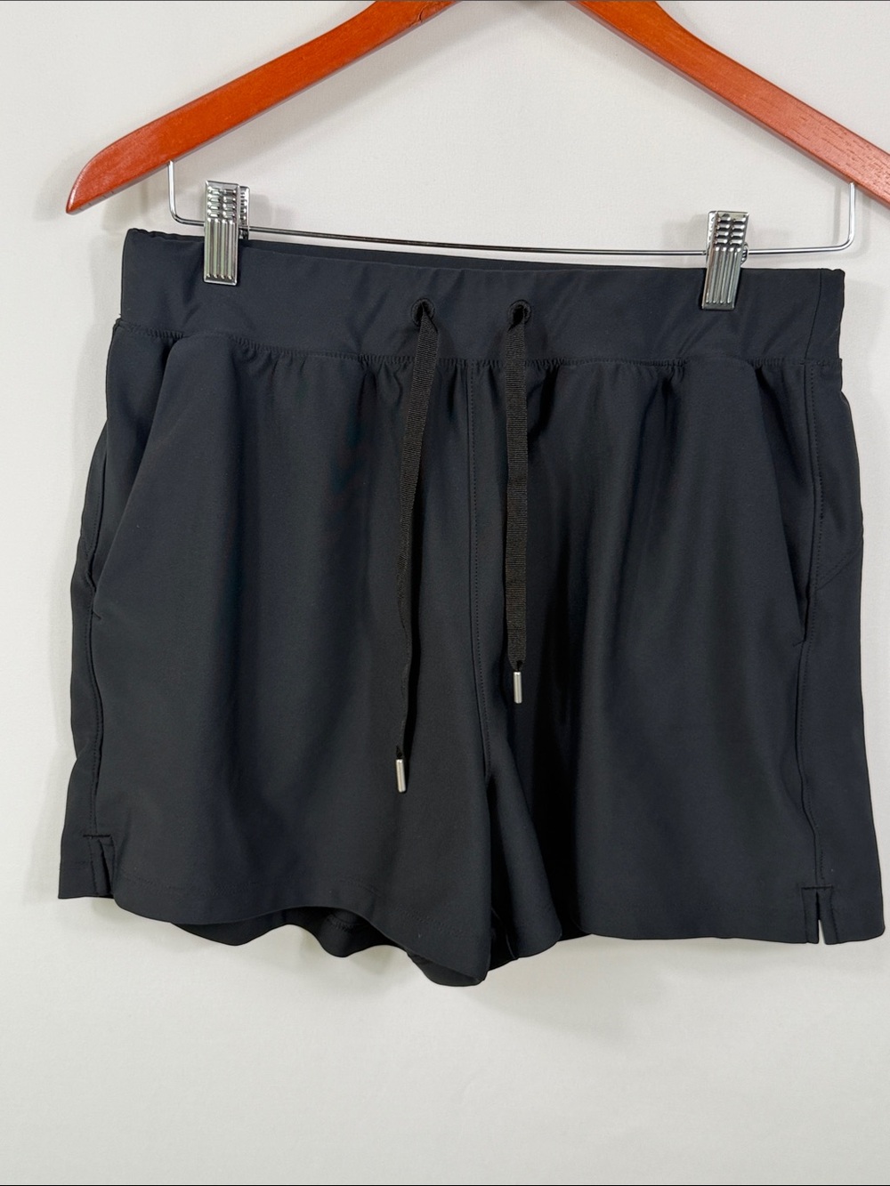 Old Navy Powersoft High Rise Go-Dry Black Womens Athletic Drawcord Shorts Size M